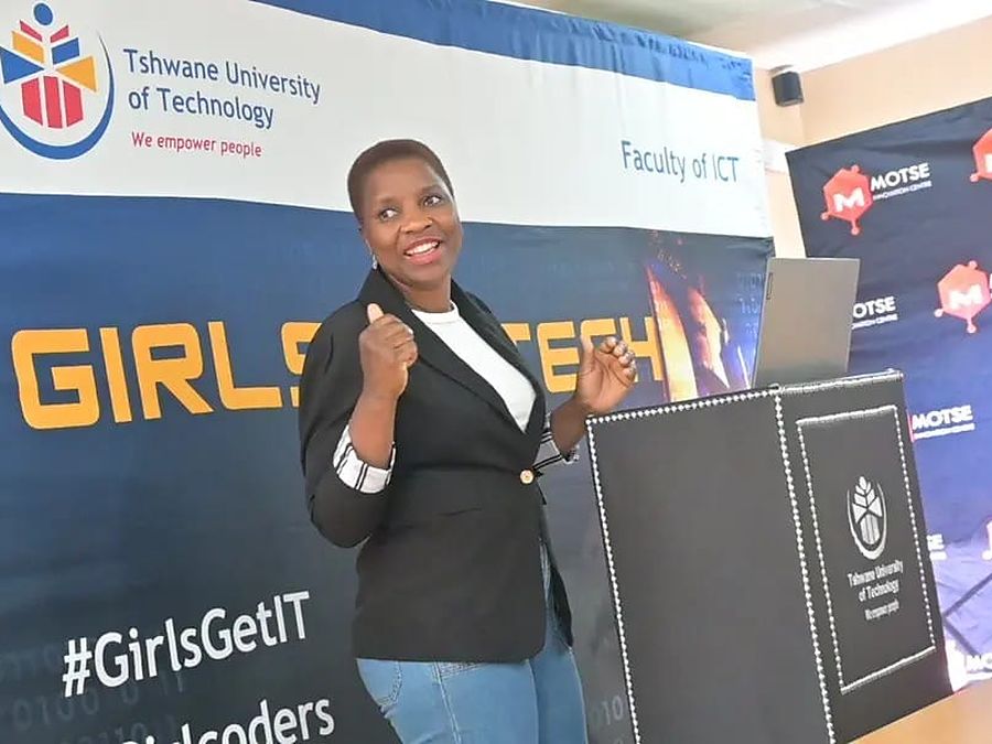 Esnath Hwerengwe addressing students at the Girls in Tech programme, Faculty of ICT, Tshwane University of Technology